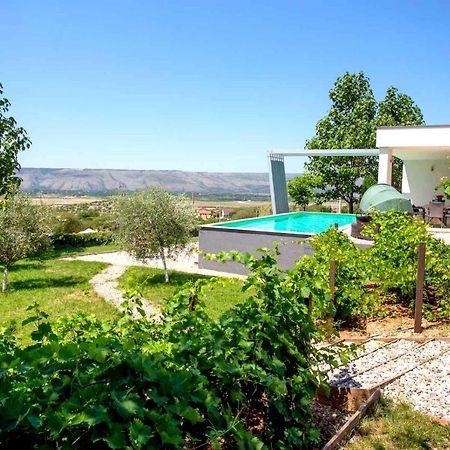 Villa Mona ,Heated Swimming Pool Мостар Екстериор снимка