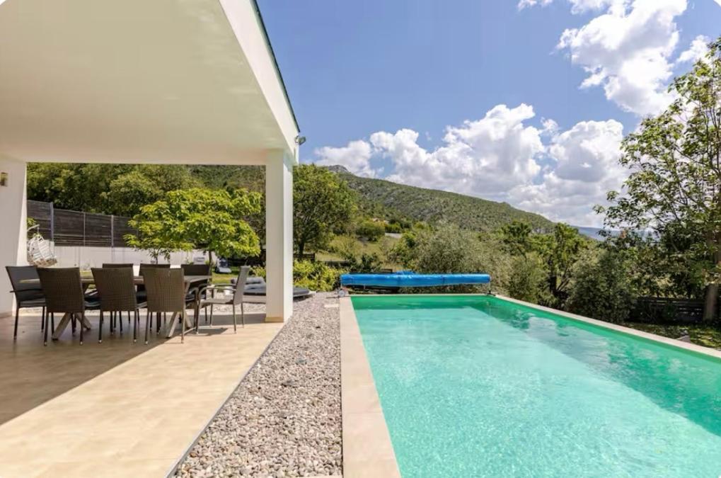Villa Mona ,Heated Swimming Pool Мостар Екстериор снимка